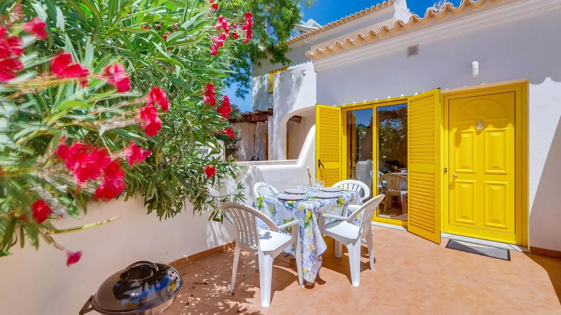 Side Villas - 1Bdr Retreat With Bbq & Patio contacts